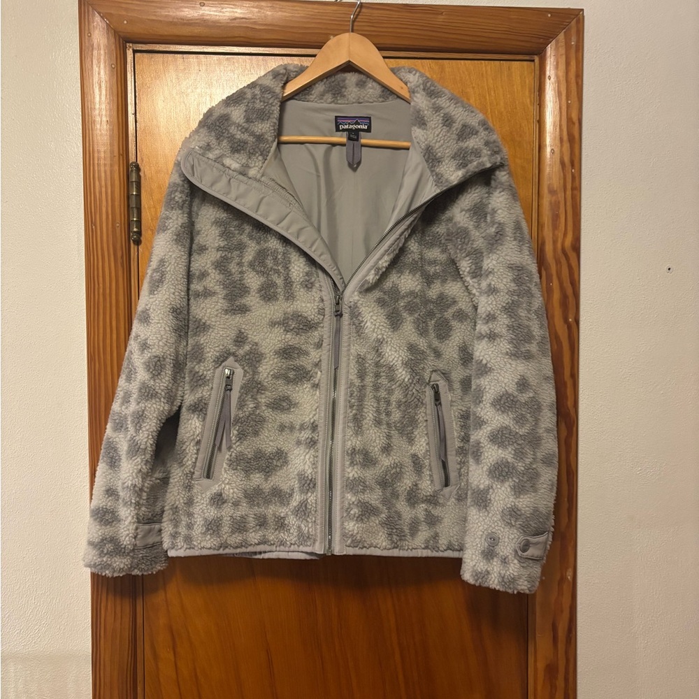 Patagonia Gray Patterned Teddy Jacket - image 1
